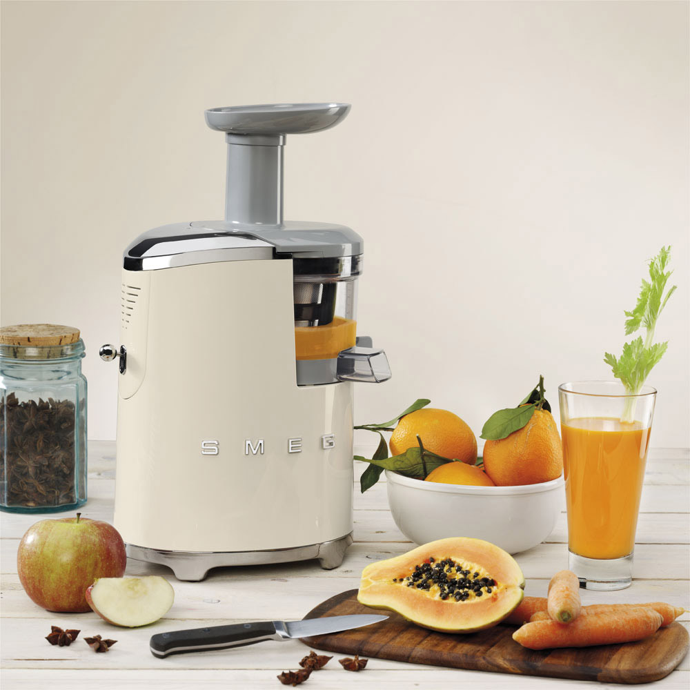 Smeg-slow-Juicer-Powerful-and-Efficient